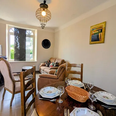Villa Louis Guingot - Domaine Chateau Colin